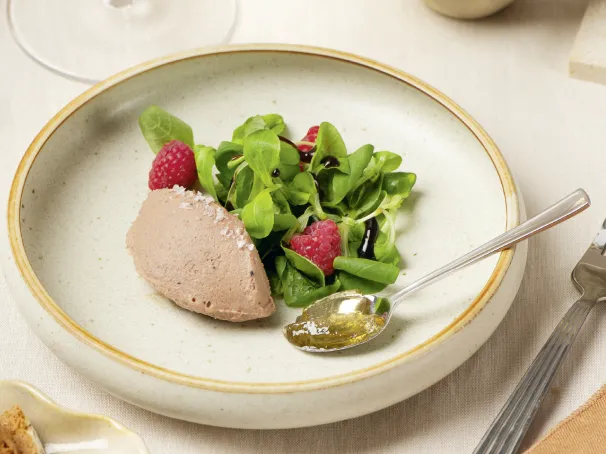 Trüffel-Gänseleberparfait mit Weingelee und Cantuccini