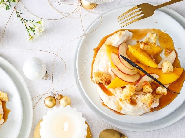 Apfelpunschcreme mit Mango und Pandoro-Crunch