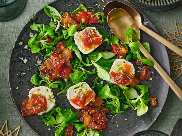 Ziegenkäsesalat mit Tomaten-Melanzani-Agrodolce